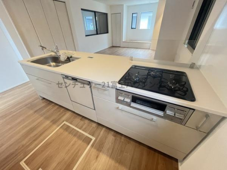 �_�ސ쌧������s����1���ڂ̐V�z��ˌ��ẴL�b�`��