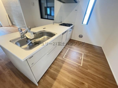 �_�ސ쌧������s����1���ڂ̐V�z��ˌ��ẴL�b�`��