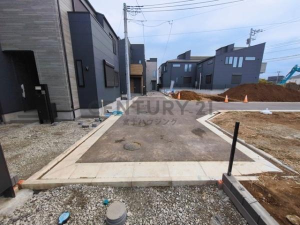 �_�ސ쌧����s���5���ڂ̐V�z��ˌ��Ă̑O�ʓ��H�܂ތ��n�ʐ^