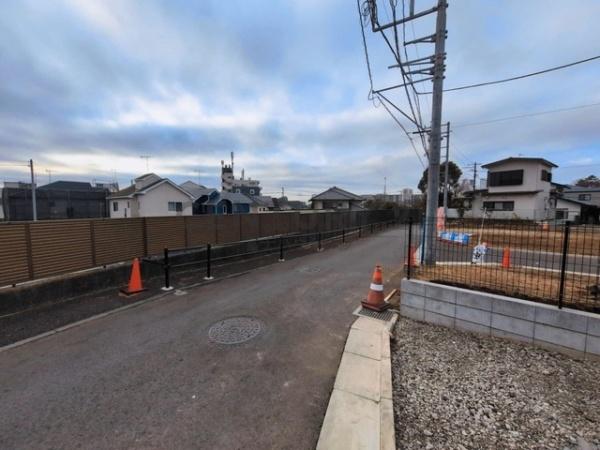 �_�ސ쌧����s���5���ڂ̐V�z��ˌ��Ă̑O�ʓ��H�܂ތ��n�ʐ^