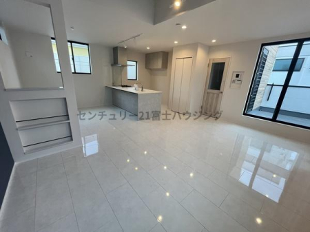 �_�ސ쌧������s���C�ݓ�3���ڂ̐V�z��ˌ��Ẵ��r���O