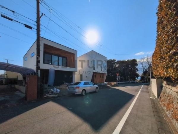 �_�ސ쌧����s�А��R1���ڂ̐V�z��ˌ��Ă̑O�ʓ��H�܂ތ��n�ʐ^