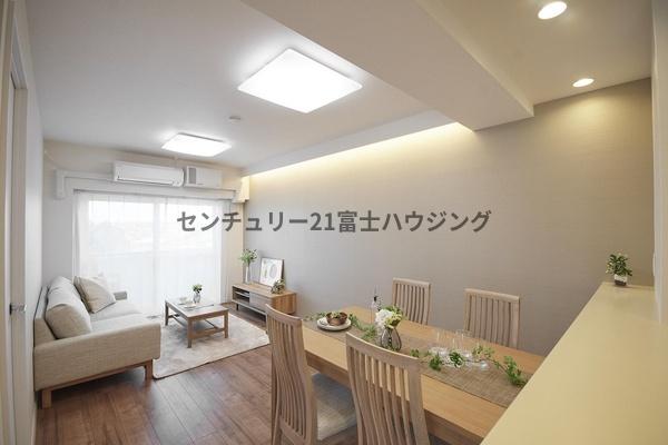 �_�ސ쌧����s�H��3���ڂ̒��Ã}���V�����̃��r���O