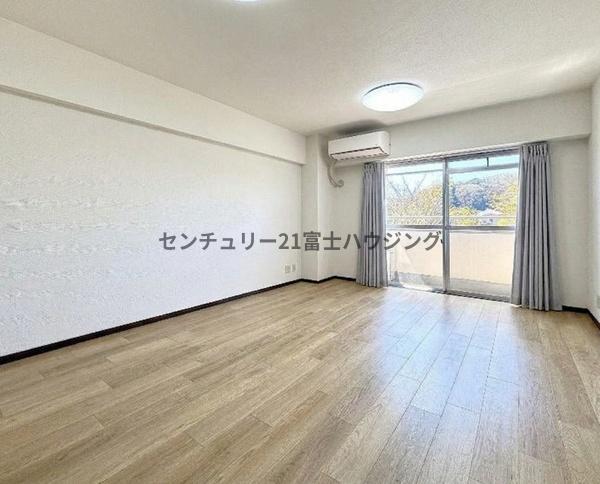 �_�ސ쌧���q�s�A�؂̒��Ã}���V�����̃��r���O