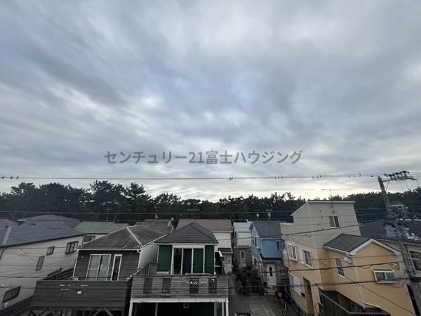 �_�ސ쌧������s���C�ݓ�3���ڂ̐V�z��ˌ��Ă̏Z�˂���̒��]�ʐ^