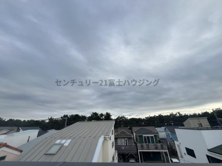 �_�ސ쌧������s���C�ݓ�3���ڂ̐V�z��ˌ��Ă̏Z�˂���̒��]�ʐ^