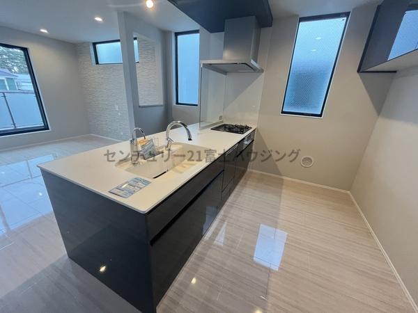 �_�ސ쌧������s���C�ݓ�3���ڂ̐V�z��ˌ��ẴL�b�`��