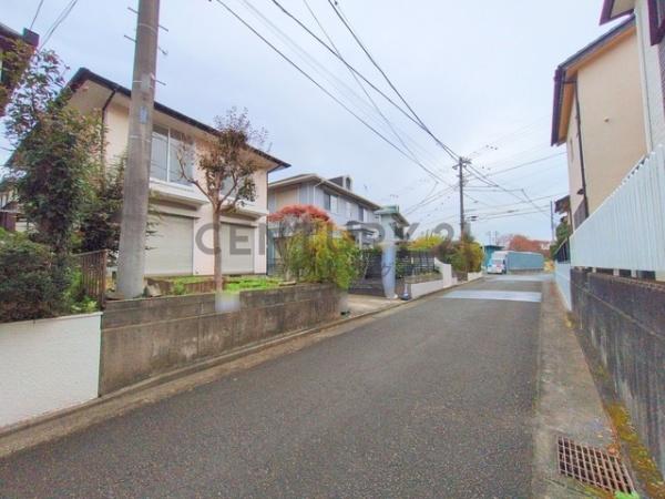 �_�ސ쌧������s�������̐V�z��ˌ��Ă̑O�ʓ��H�܂ތ��n�ʐ^