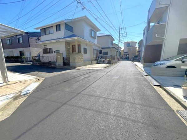 �_�ސ쌧������s��̒��È�ˌ��Ă̑O�ʓ��H�܂ތ��n�ʐ^