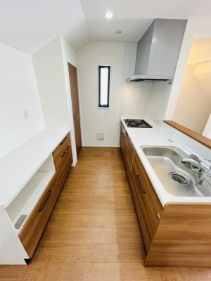 �_�ސ쌧������s�l�{��̐V�z��ˌ��ẴL�b�`��