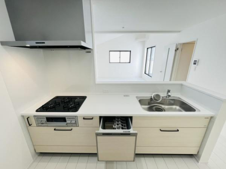 �_�ސ쌧������s�l�{��̐V�z��ˌ��ẴL�b�`��