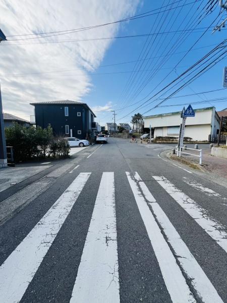 �_�ސ쌧������s���v�ۂ̒��È�ˌ��Ă̑O�ʓ��H�܂ތ��n�ʐ^