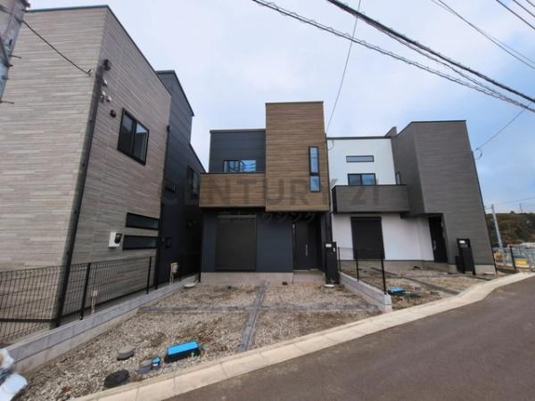 �_�ސ쌧����s���5���ڂ̐V�z��ˌ��Ă̑O�ʓ��H�܂ތ��n�ʐ^