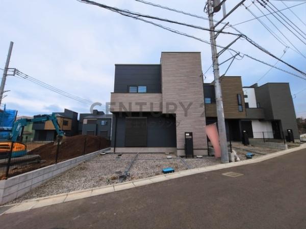 �_�ސ쌧����s���5���ڂ̐V�z��ˌ��Ă̑O�ʓ��H�܂ތ��n�ʐ^