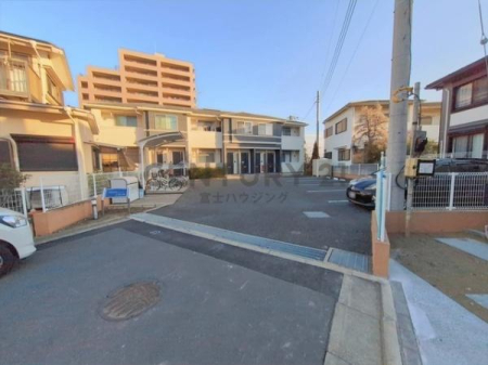 �_�ސ쌧����s�ғ�����2���ڂ̐V�z��ˌ��Ă̑O�ʓ��H�܂ތ��n�ʐ^