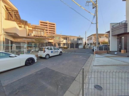 �_�ސ쌧����s�ғ�����2���ڂ̐V�z��ˌ��Ă̑O�ʓ��H�܂ތ��n�ʐ^