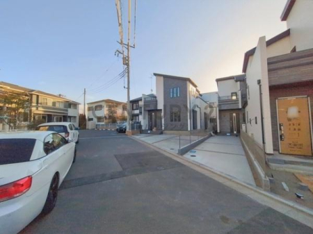 �_�ސ쌧����s�ғ�����2���ڂ̐V�z��ˌ��Ă̑O�ʓ��H�܂ތ��n�ʐ^