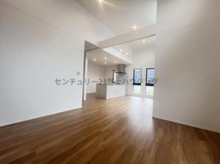 �_�ސ쌧������s����1���ڂ̐V�z��ˌ��Ẵ��r���O