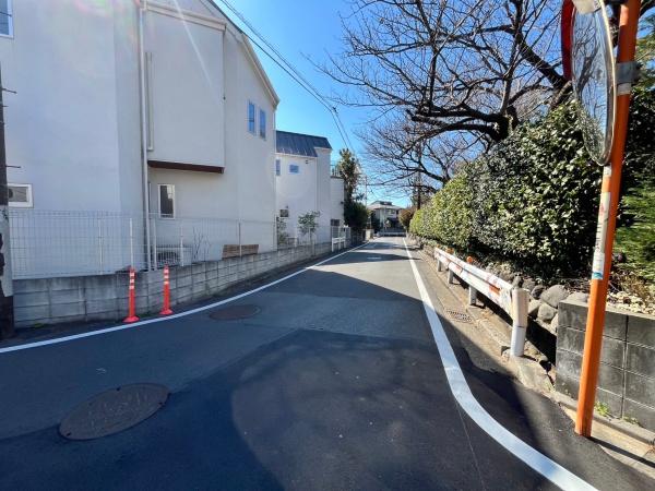 �_�ސ쌧����s����������1���ڂ̐V�z��ˌ��Ă̑O�ʓ��H�܂ތ��n�ʐ^