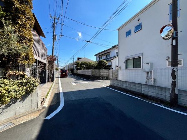 �_�ސ쌧����s����������1���ڂ̐V�z��ˌ��Ă̑O�ʓ��H�܂ތ��n�ʐ^