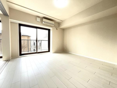 �_�ސ쌧����s�H��3���ڂ̒��Ã}���V�����̃��r���O