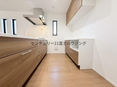 �_�ސ쌧������s�����u2���ڂ̐V�z��ˌ��ẴL�b�`��