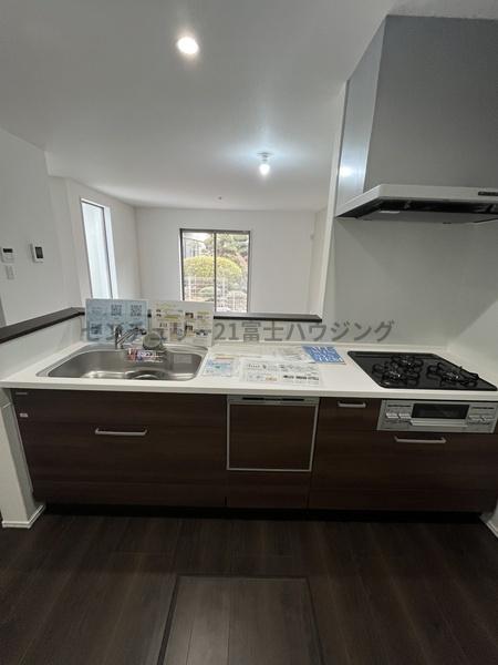 �_�ސ쌧������s���h�̐V�z��ˌ��ẴL�b�`��