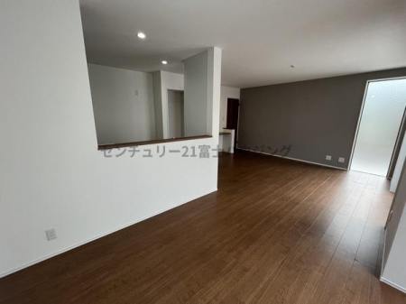 �_�ސ쌧������s���h�̐V�z��ˌ��Ẵ��r���O