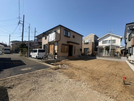 �_�ސ쌧������s����1���ڂ̐V�z��ˌ��Ă̑O�ʓ��H�܂ތ��n�ʐ^