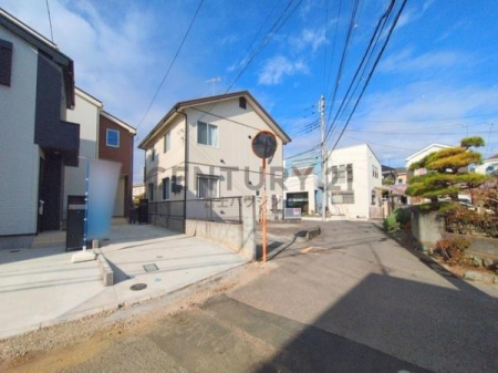 �_�ސ쌧������s�����u2���ڂ̐V�z��ˌ��Ă̑O�ʓ��H�܂ތ��n�ʐ^