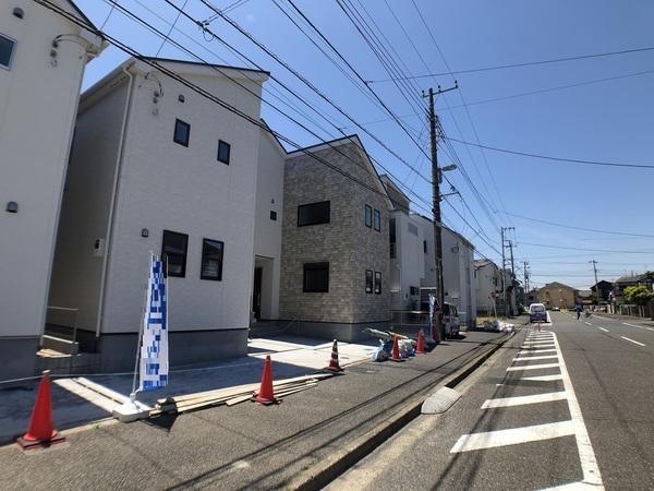 �_�ސ쌧������s�l�V���̒��È�ˌ��Ă̑O�ʓ��H�܂ތ��n�ʐ^