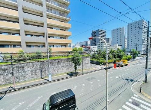 �_�ސ쌧����s�Ó��4���ڂ̒��Ã}���V�����̏Z�˂���̒��]�ʐ^