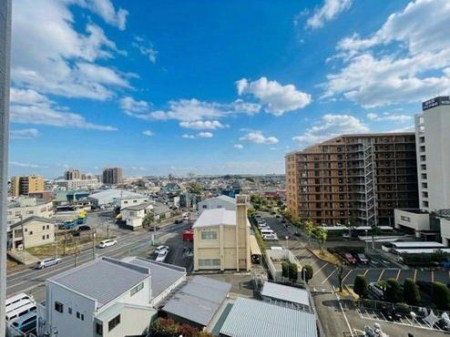 �_�ސ쌧������s���h�̒��Ã}���V�����̏Z�˂���̒��]�ʐ^