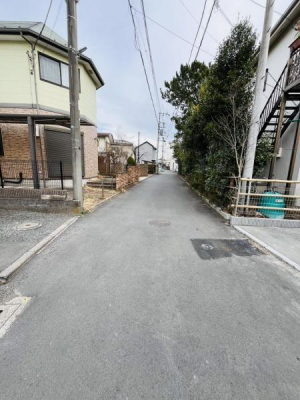 �_�ސ쌧������s���C��4���ڂ̐V�z��ˌ��Ă̑O�ʓ��H�܂ތ��n�ʐ^