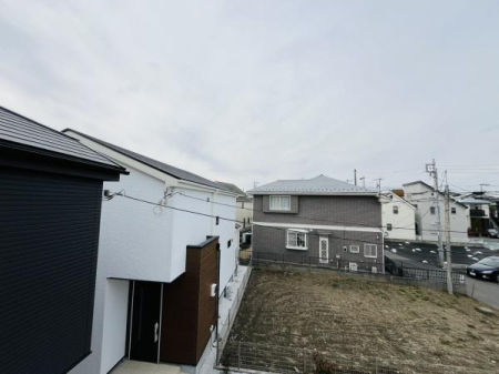 �_�ސ쌧������s���C��4���ڂ̐V�z��ˌ��Ă̏Z�˂���̒��]�ʐ^