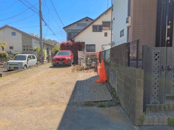 �_�ސ쌧������s���c2���ڂ̐V�z��ˌ��Ă̑O�ʓ��H�܂ތ��n�ʐ^