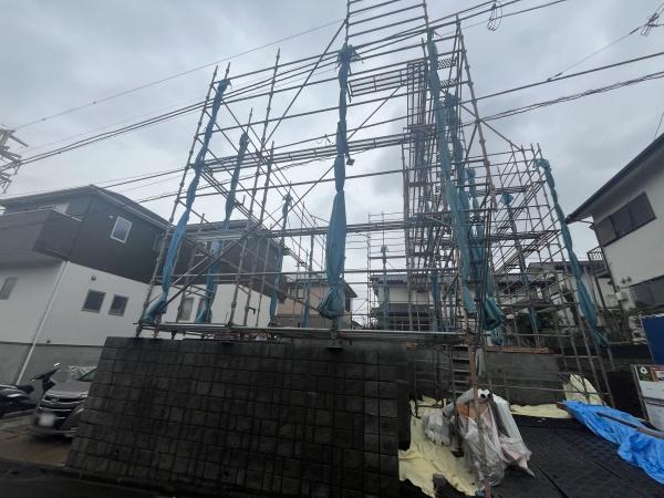 �_�ސ쌧������s��̐V�z��ˌ��Ă̑O�ʓ��H�܂ތ��n�ʐ^