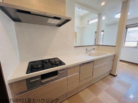 �_�ސ쌧����s������ 309-17�̒��È�ˌ��ẴL�b�`��