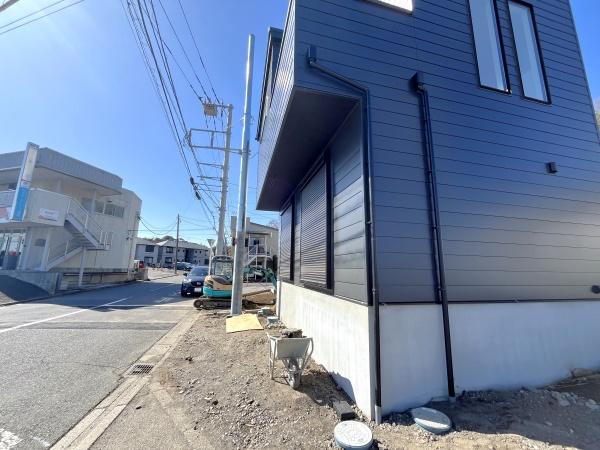 �_�ސ쌧����s���̐V�z��ˌ��Ă̑O�ʓ��H�܂ތ��n�ʐ^