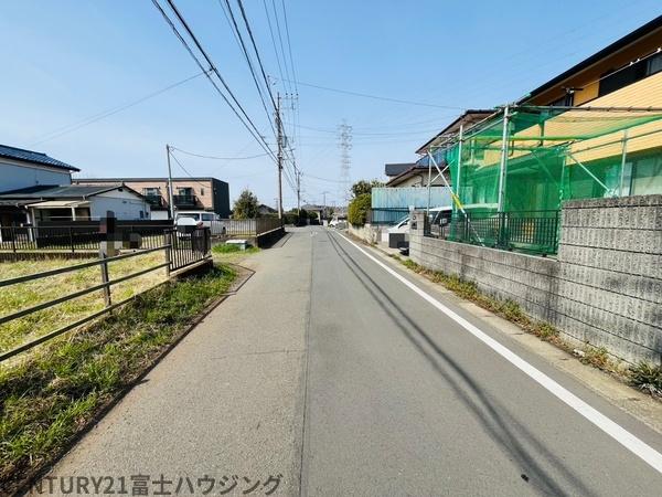 �_�ސ쌧����s�����̓y�n�̑O�ʓ��H�܂ތ��n�ʐ^