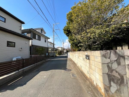 �_�ސ쌧����s�����k2���ڂ̐V�z��ˌ��Ă̑O�ʓ��H�܂ތ��n�ʐ^