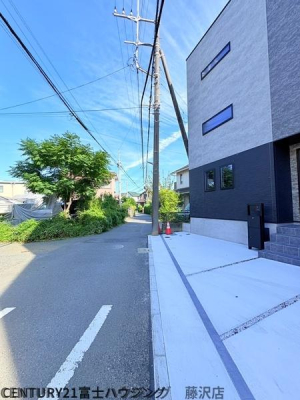 �_�ސ쌧����s�����k2���ڂ̐V�z��ˌ��Ă̑O�ʓ��H�܂ތ��n�ʐ^