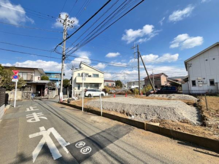 �_�ސ쌧����s�����k2���ڂ̐V�z��ˌ��Ă̑O�ʓ��H�܂ތ��n�ʐ^