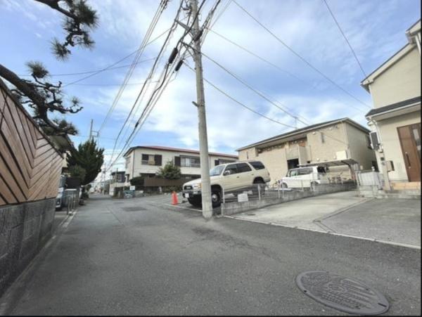 �_�ސ쌧����s�А��C��3���ڂ̒��È�ˌ��Ă̑O�ʓ��H�܂ތ��n�ʐ^