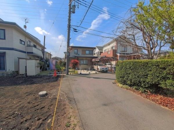 �_�ސ쌧����s���q�̓y�n�̑O�ʓ��H�܂ތ��n�ʐ^