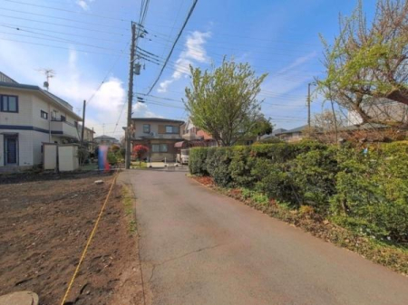 �_�ސ쌧����s���q�̓y�n�̑O�ʓ��H�܂ތ��n�ʐ^