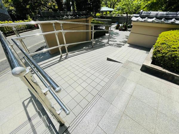 �_�ސ쌧���q�s���{�̒��Ã}���V�����̃G���g�����X