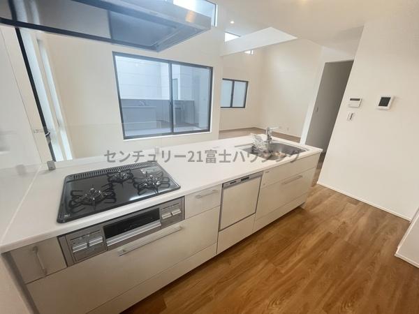 �_�ސ쌧������s����1���ڂ̐V�z��ˌ��ẴL�b�`��