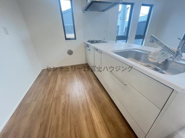 �_�ސ쌧������s����1���ڂ̐V�z��ˌ��ẴL�b�`��