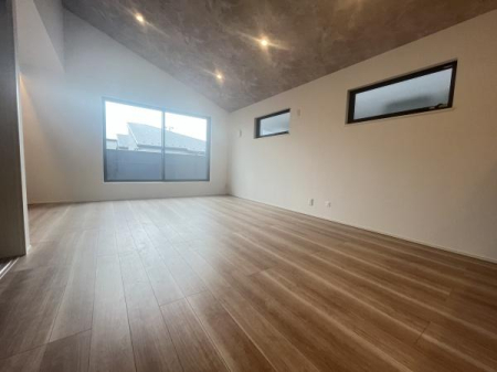 �_�ސ쌧������s����1���ڂ̐V�z��ˌ��Ẵ��r���O